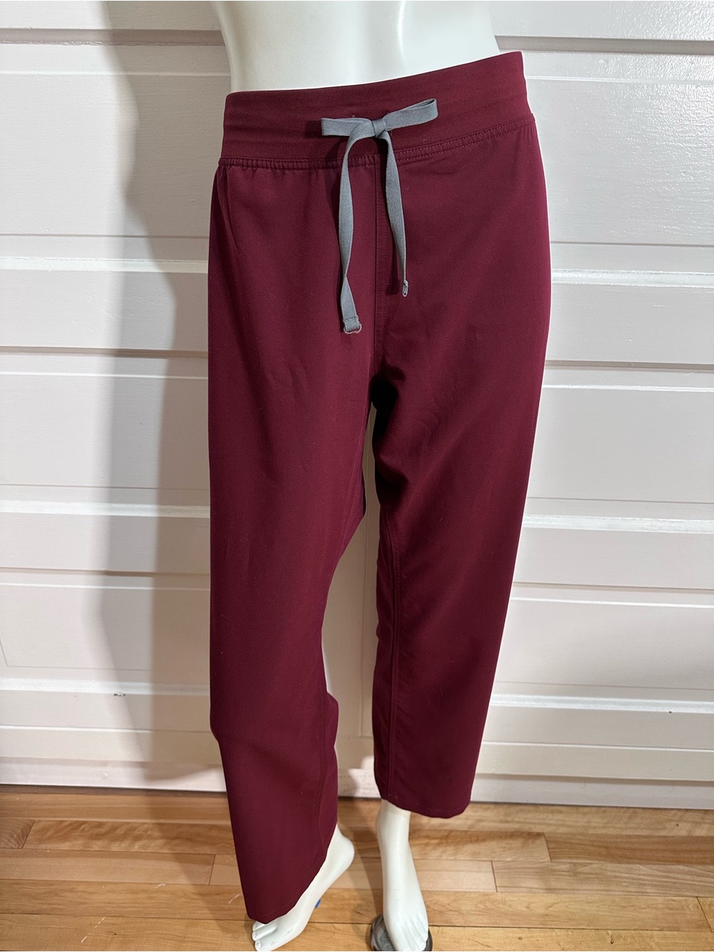 FIGS Livingston Scrub Pants Size L Technical Collection Burgundy Medical $69